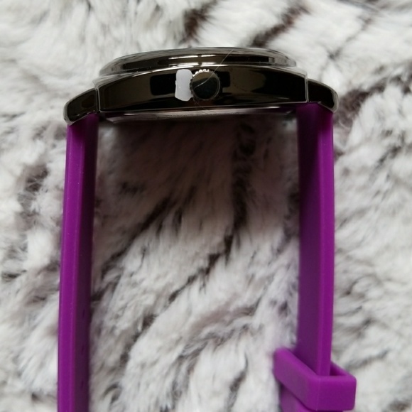 💗5/$25💗 Gossip Quartz Wristwatch Purple Silicone Band - Picture 7 of 8
